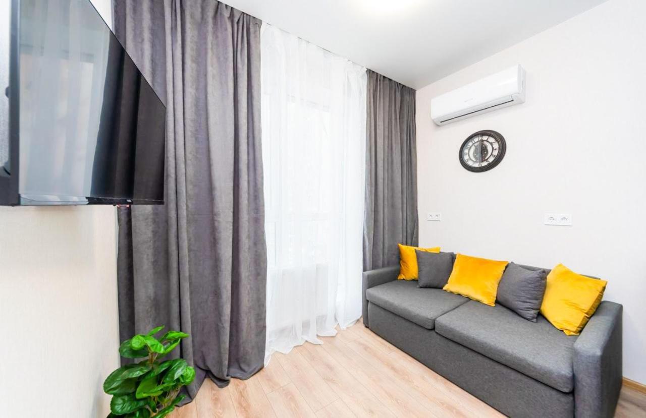 Шикарные Апартаменты, Ревудского 40В, 3 Мин Пешком М Харьковская Kiew Exterior foto