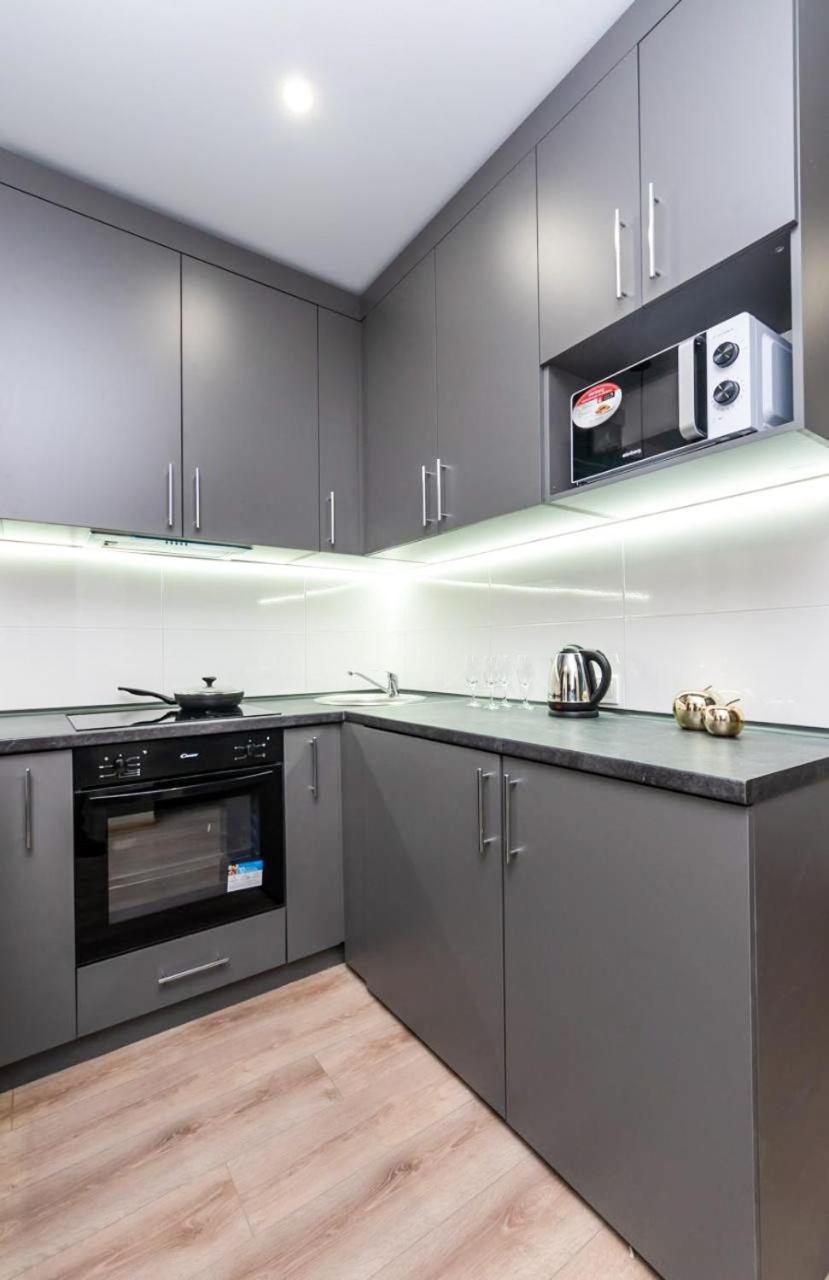 Шикарные Апартаменты, Ревудского 40В, 3 Мин Пешком М Харьковская Kiew Exterior foto