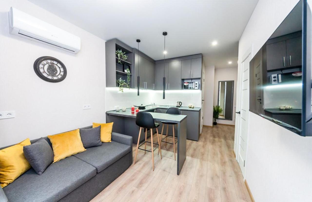 Шикарные Апартаменты, Ревудского 40В, 3 Мин Пешком М Харьковская Kiew Exterior foto